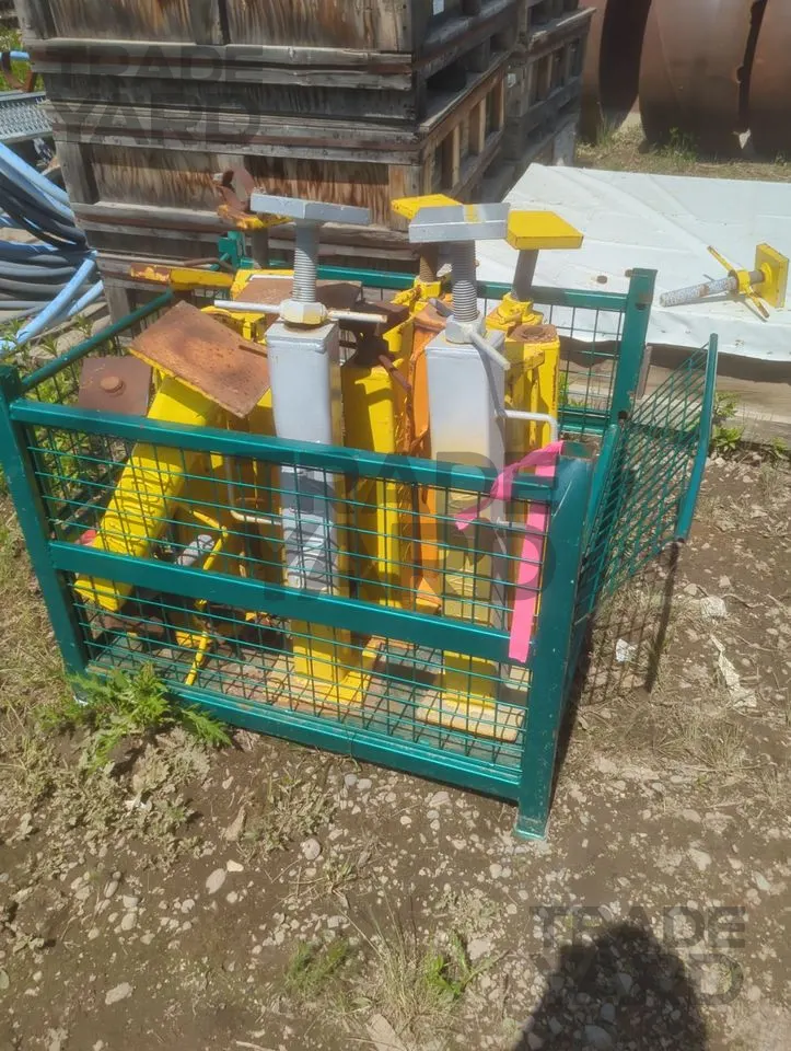 Heavy-Duty Adjustable Steel Screw Jacks / Shoring Posts